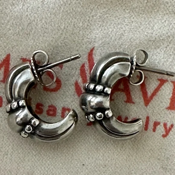 🤍 - Picture 2 of 3